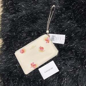 NWT Coach Corner Zip Wristlet With Pop Floral Print C6045